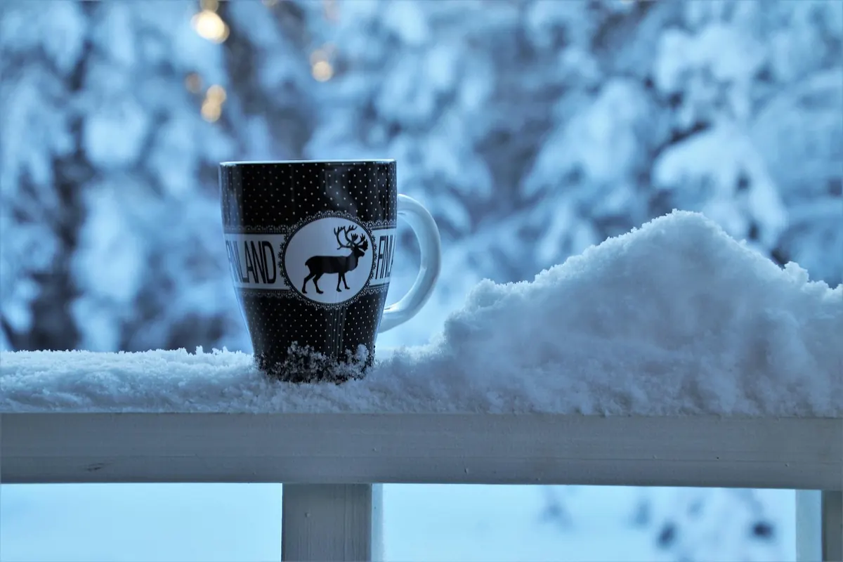 Seasonal Tea Drinking: A Month-by-Month Checklist for Fresh Picks and Warming Blends